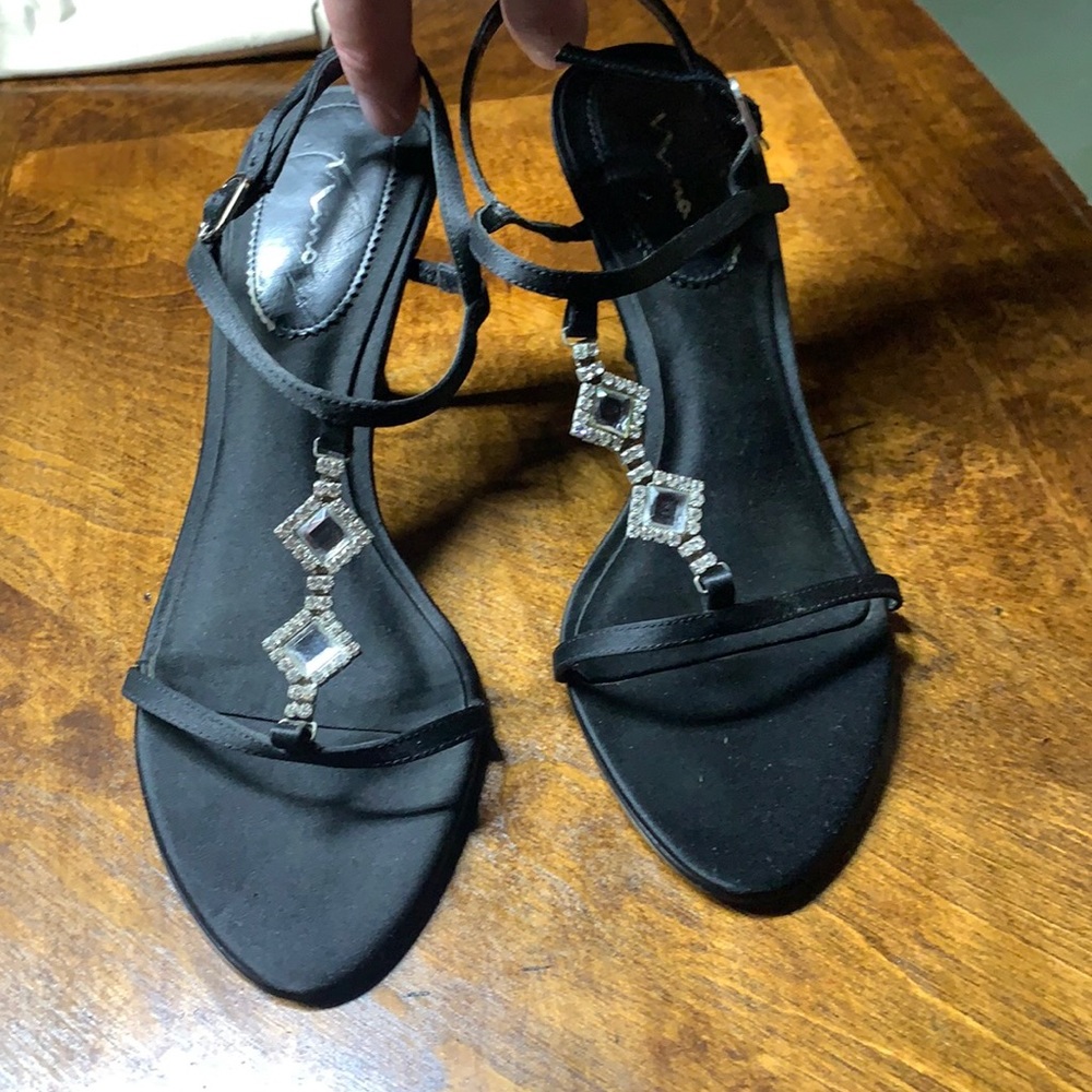 Strappy women’s sandals with rhinestone decoration